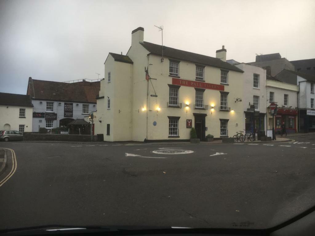 ホテルThe Pall Tavern ヨービル エクステリア 写真