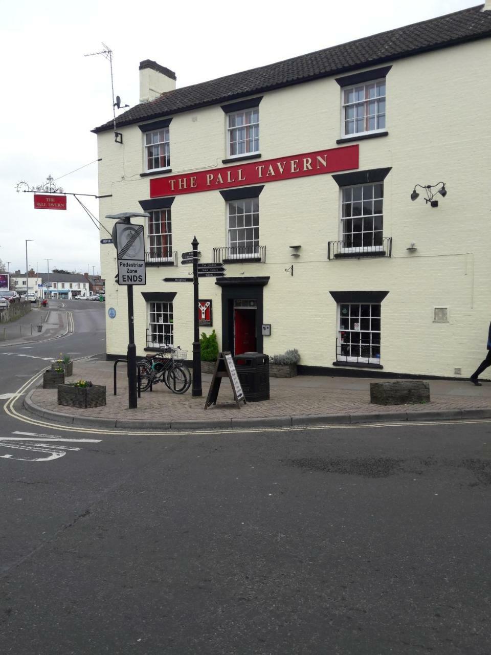 ホテルThe Pall Tavern ヨービル エクステリア 写真